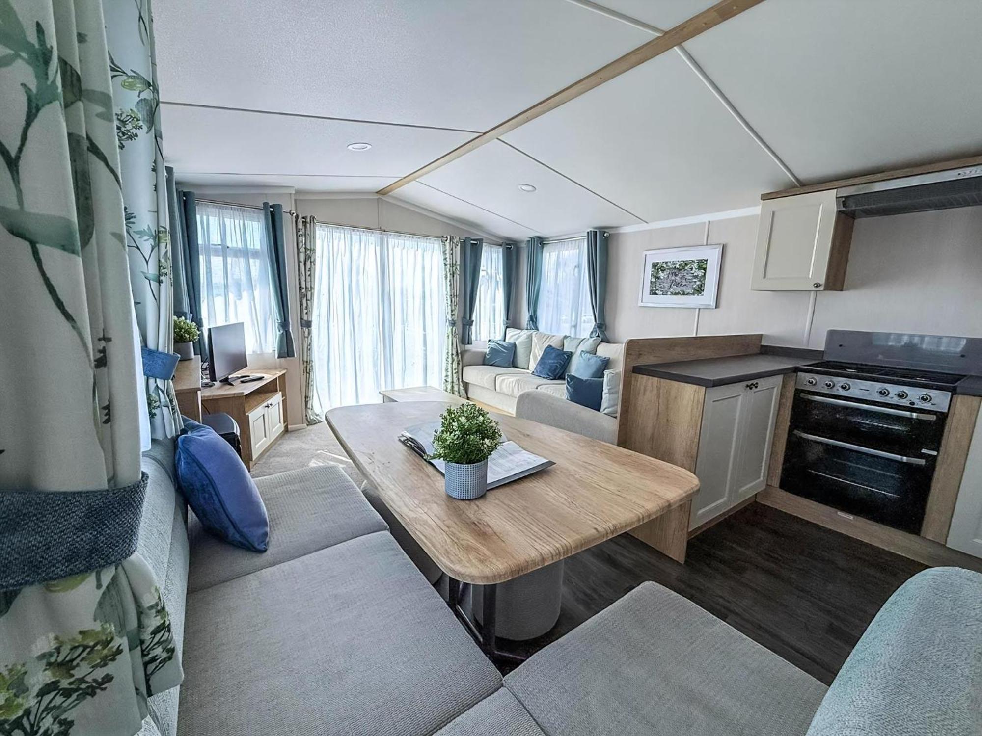 Stunning Caravan With Side Decking Just A Short Walk To Hembsy Ref 00069ba