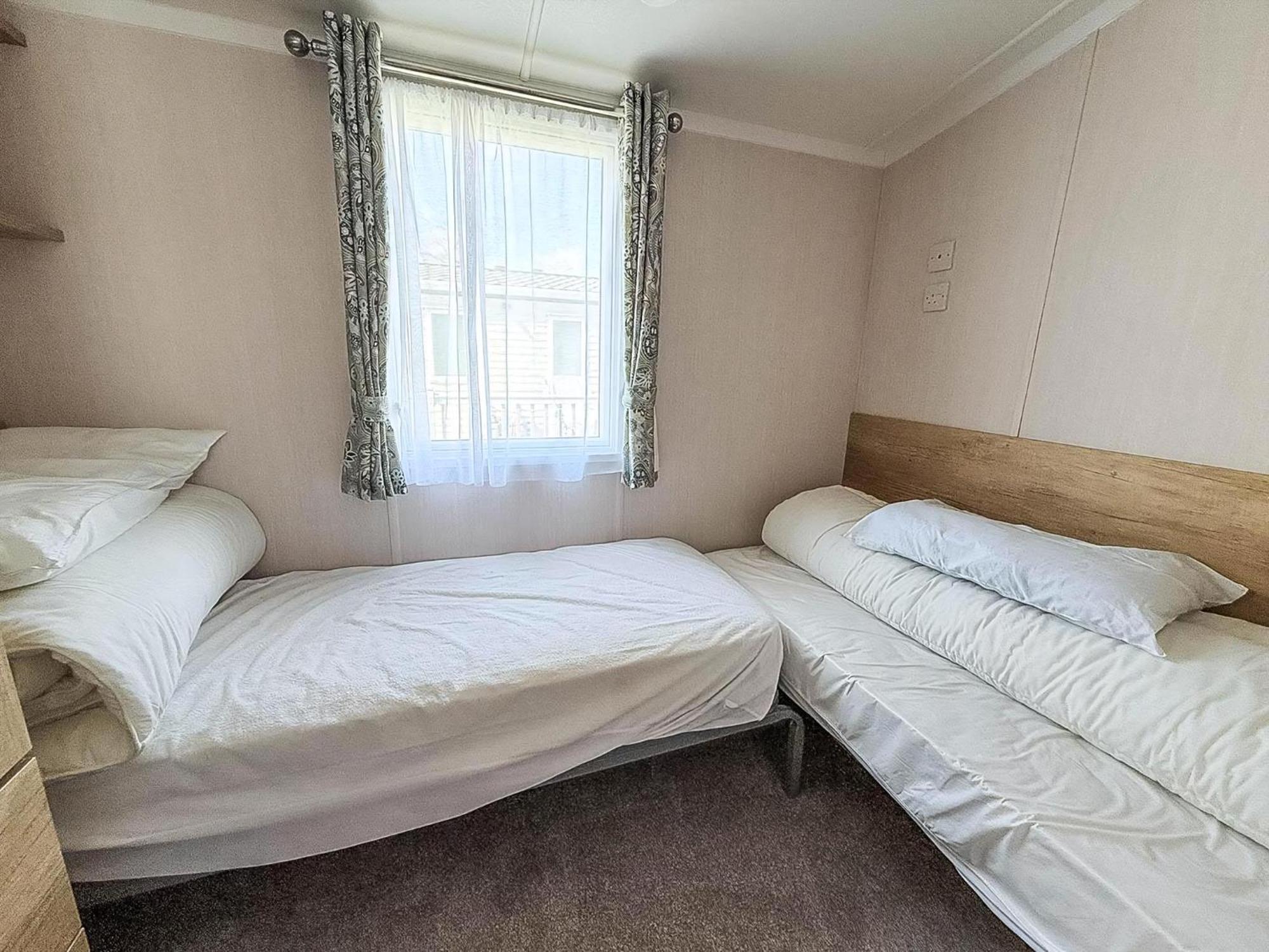 Stunning Caravan With Side Decking Just A Short Walk To Hembsy Ref 00069ba Кемпинг *
