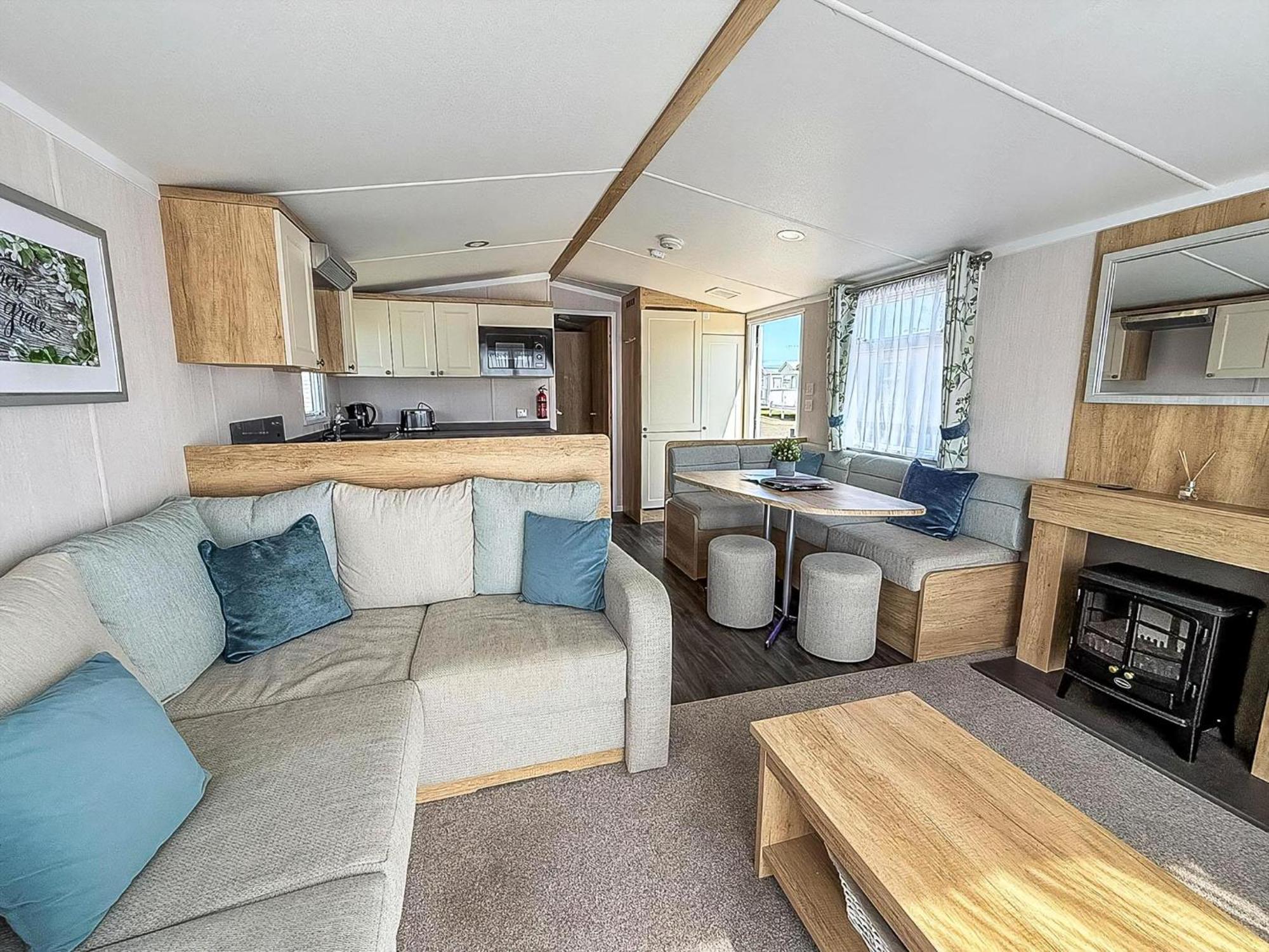 Stunning Caravan With Side Decking Just A Short Walk To Hembsy Ref 00069ba *