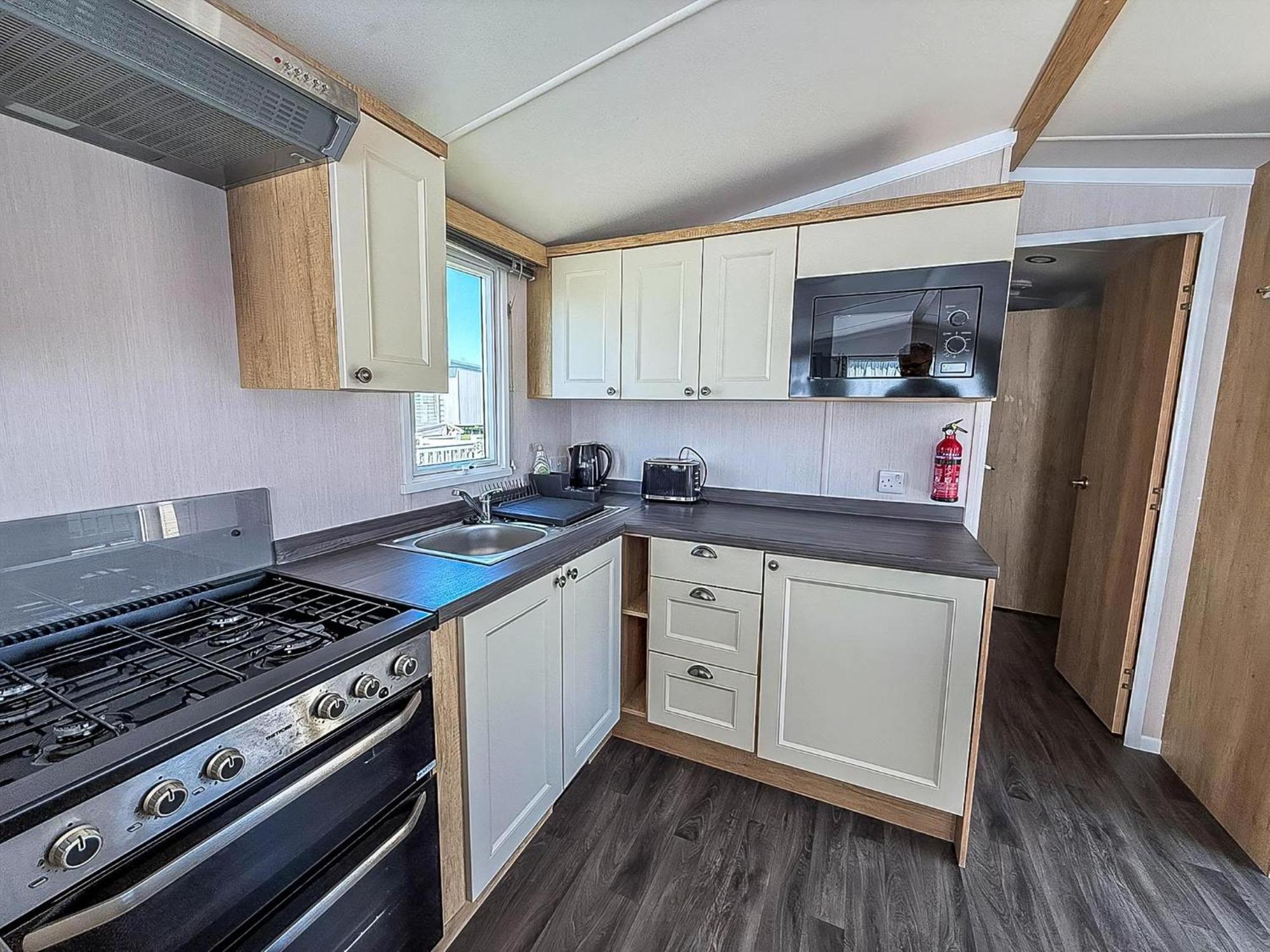 Stunning Caravan With Side Decking Just A Short Walk To Hembsy Ref 00069ba Кемпинг *